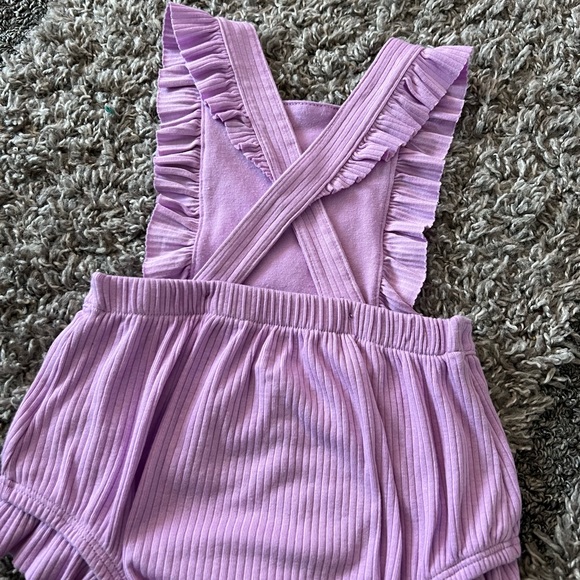 5/$7 💰 Cat & Jack Baby Girls Solid Ruffle Romper Purple - 12 months - Picture 5 of 10